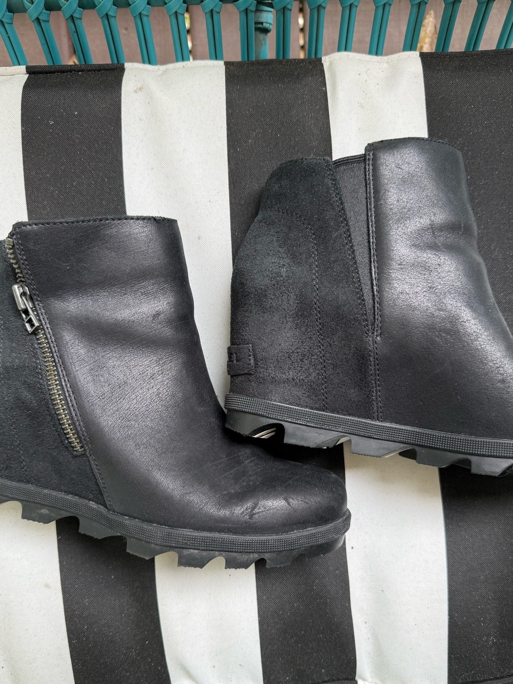 Sorel Joan of Arctic II Wedge Zip boot.Suede/Ltr combo. Sz 7.5.Waterproof. Black